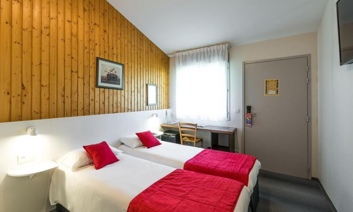 Photo of Others in Thones