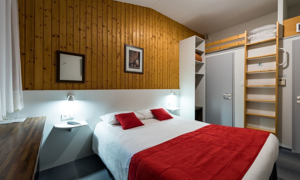 Photo of Bedroom in Thones