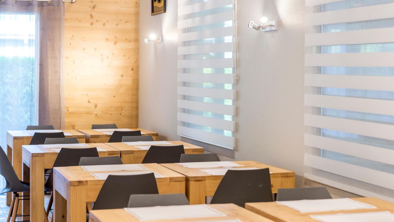 Photo of Others in Thones