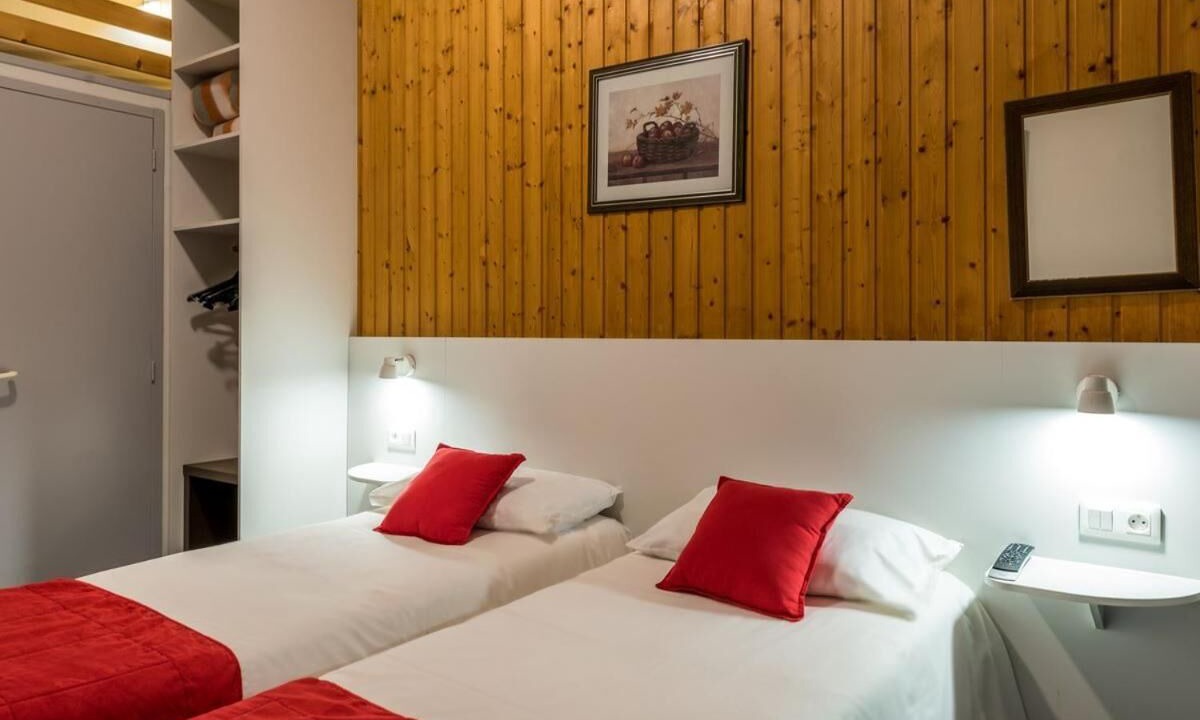 Photo of Others in Thones