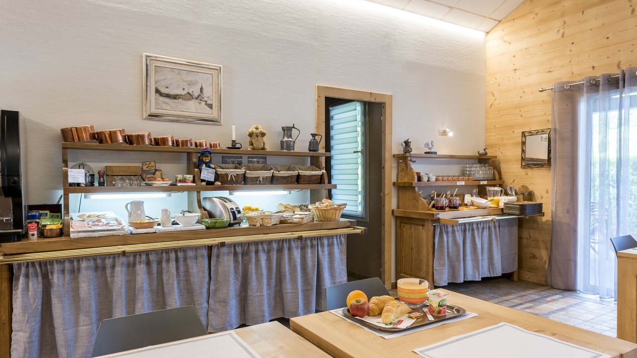 Photo of Others in Thones