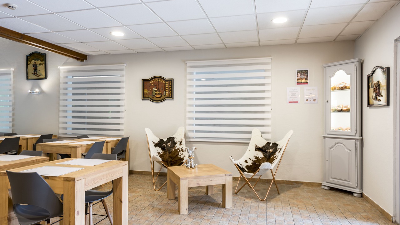 Photo of Others in Thones