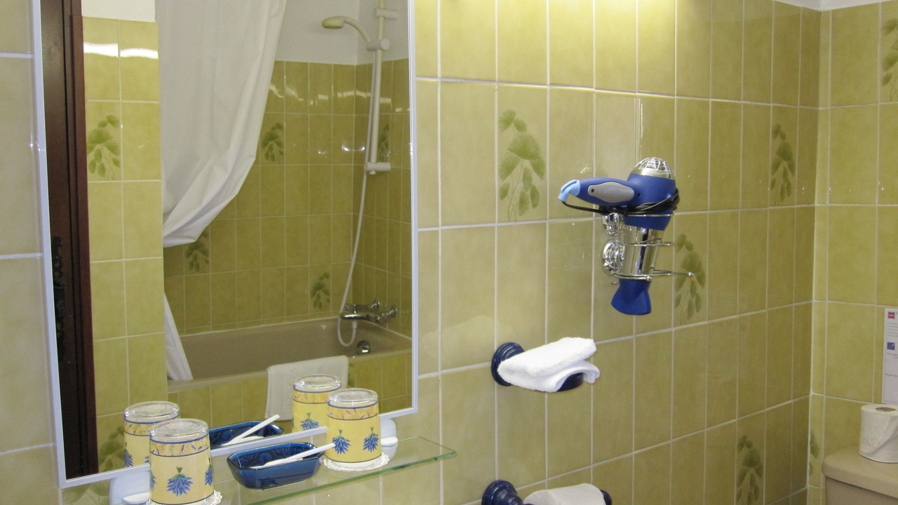 Photo of Bathroom in Flayosc