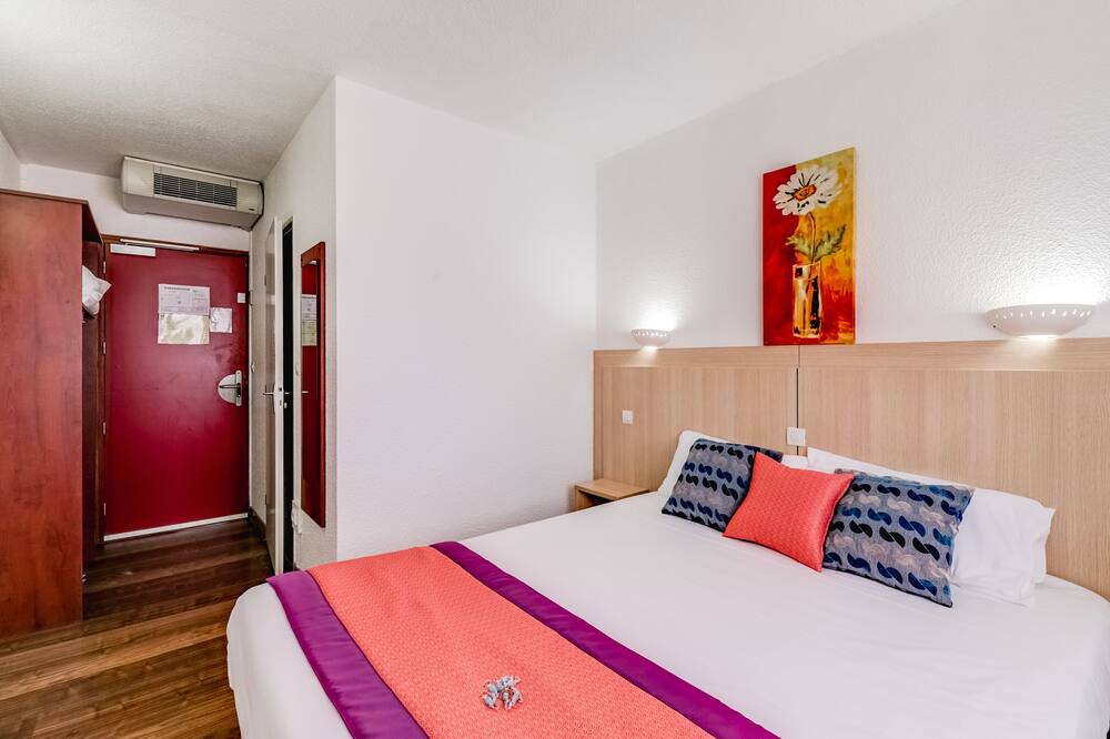 Photo of Bedroom in Secteur 3