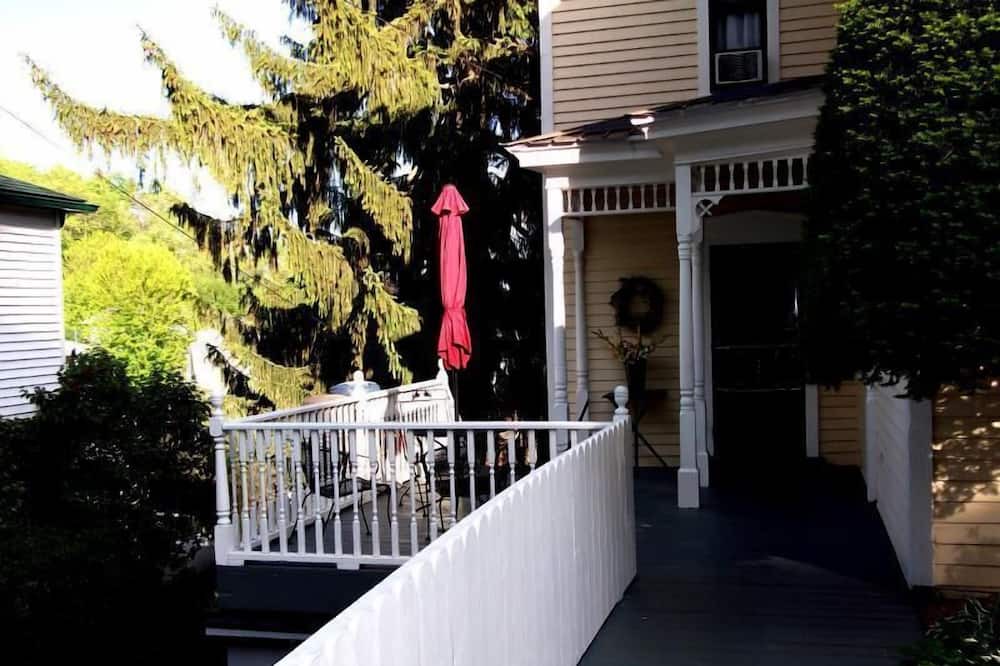 Photo of Outdoor in Lansing