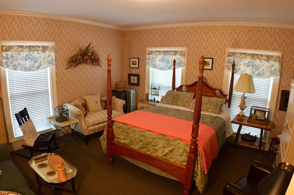 Photo of Bedroom in Lansing