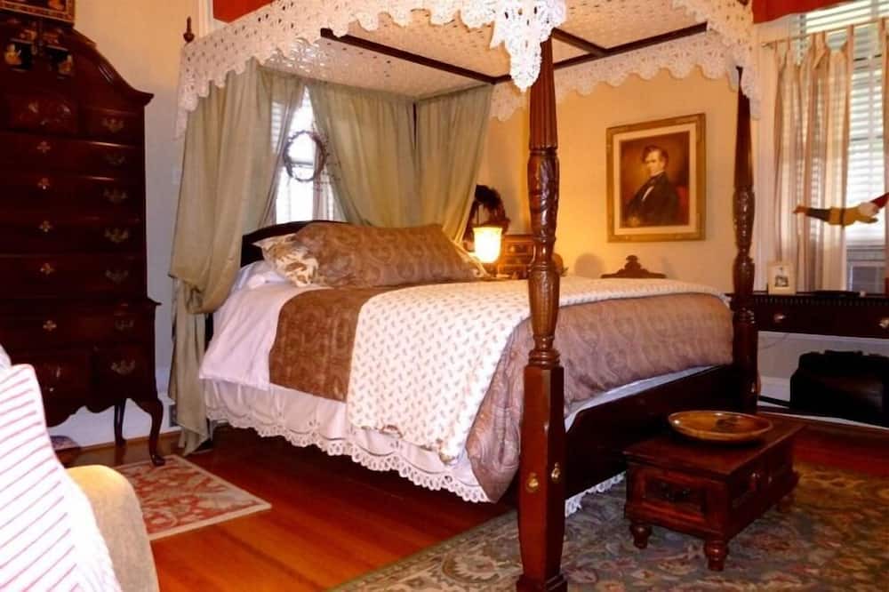 Photo of Bedroom in Lansing