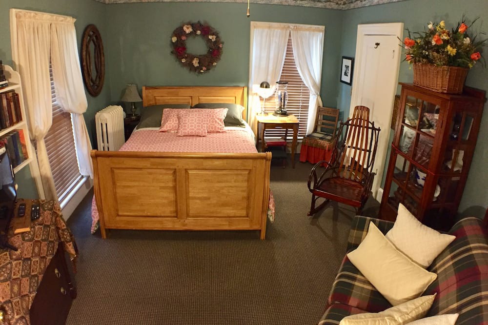 Photo of Bedroom in Lansing