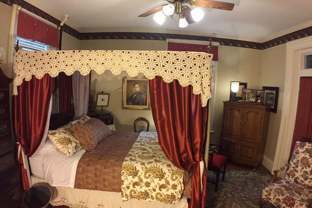 Photo of Bedroom in Lansing