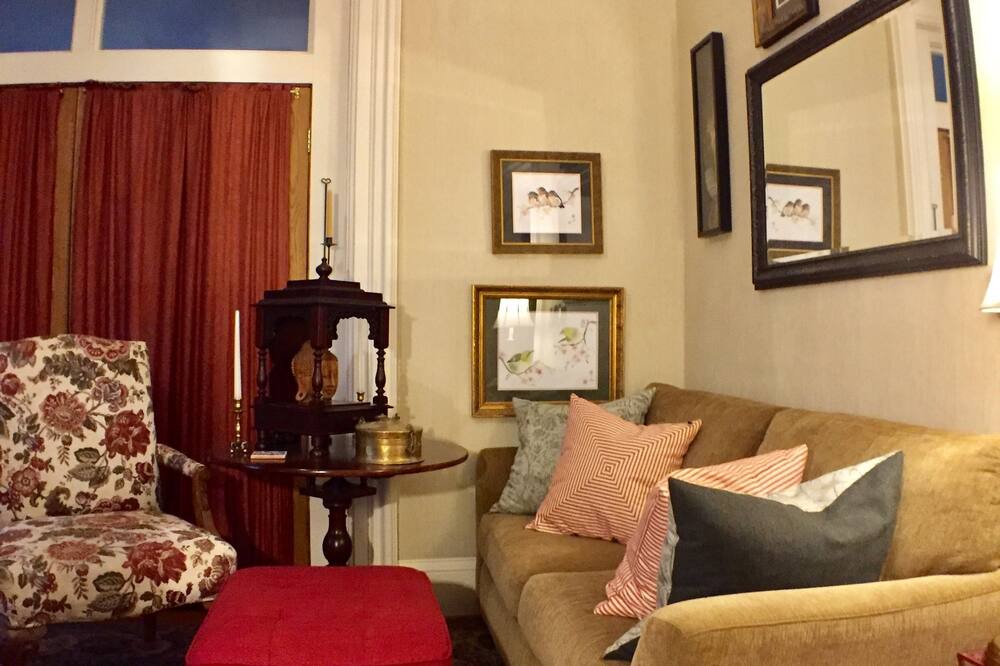 Photo of Bedroom in Lansing