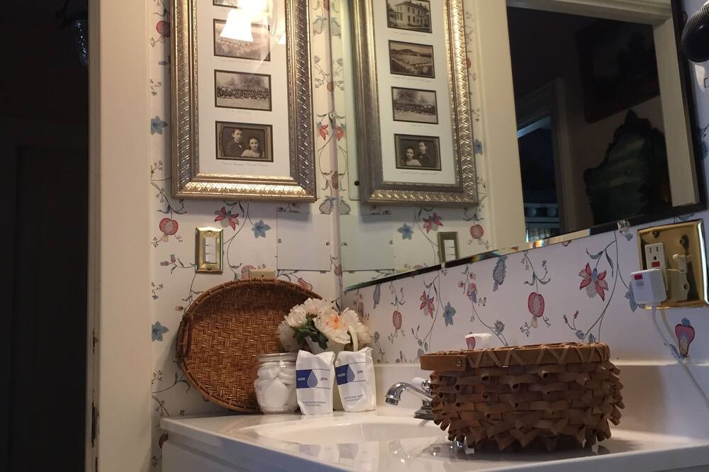 Photo of Bathroom in Lansing