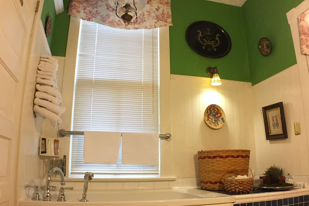 Photo of Bedroom in Lansing