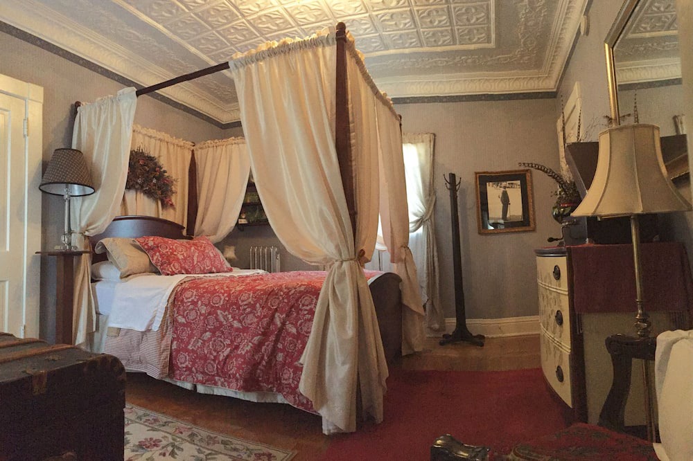 Photo of Bedroom in Lansing