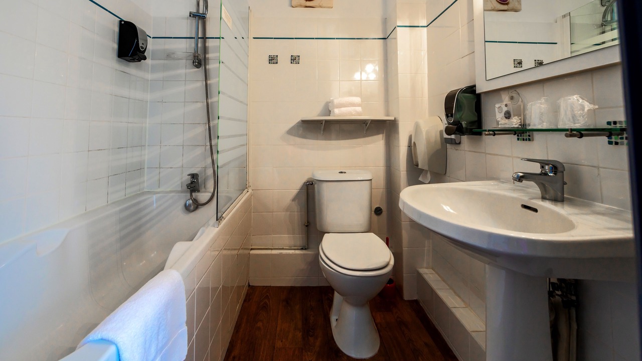 Photo of Bathroom in Douarnenez