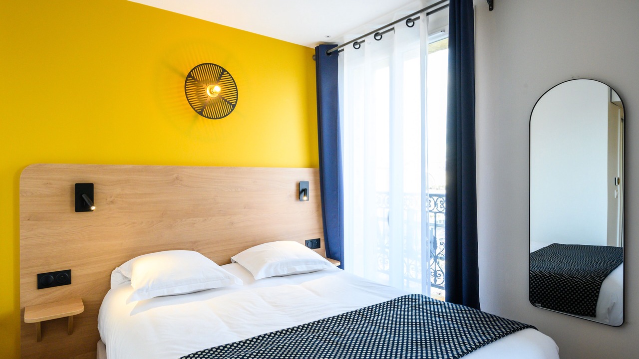 Photo of Bedroom in 10th Arrondissement