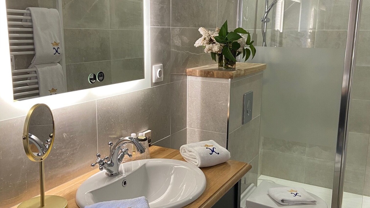 Photo of Bathroom in Bourbon-l'Archambault