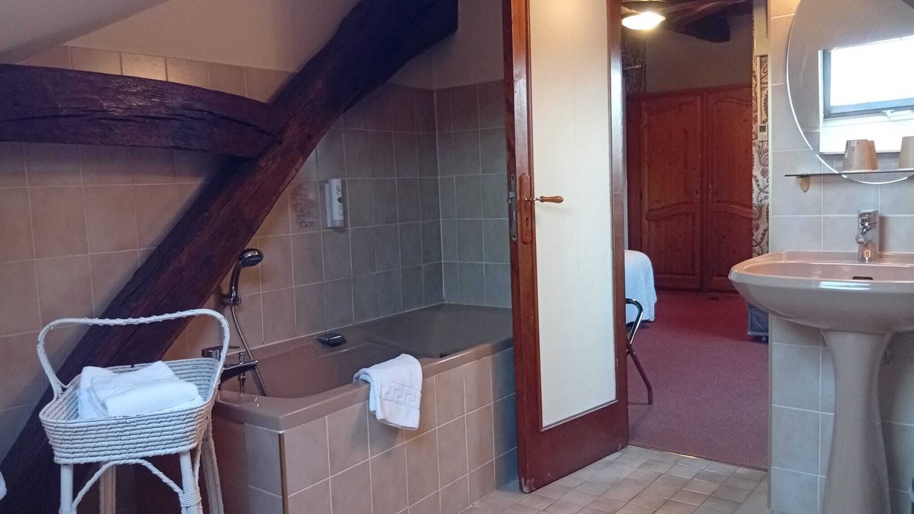 Photo of Bathroom in Chinon