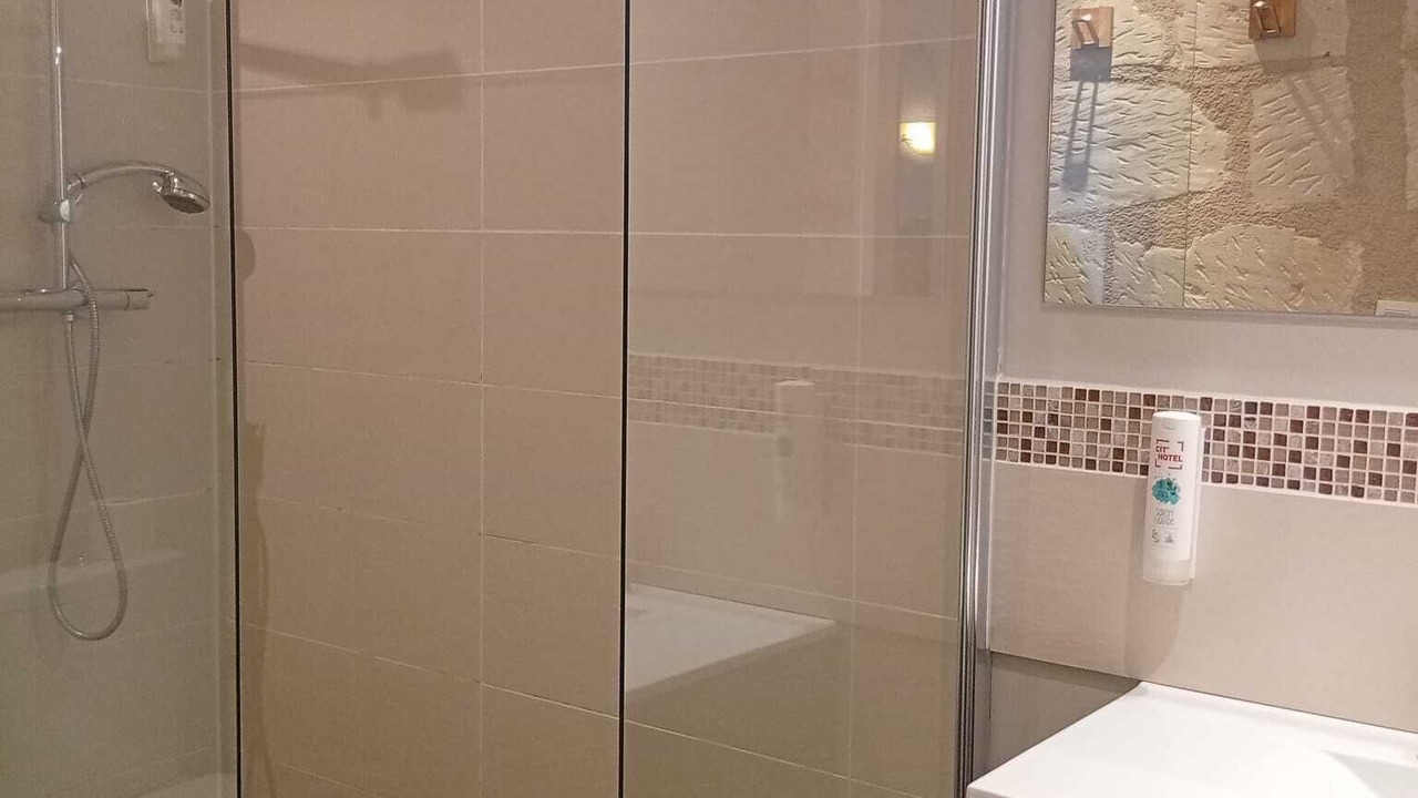 Photo of Bathroom in Chinon