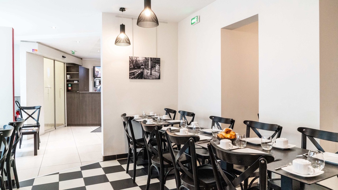 Photo of Others in Quartier des Grandes-Carrieres