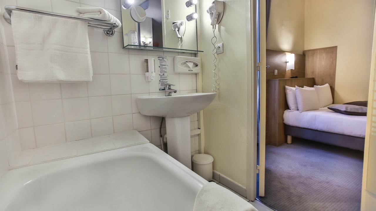 Photo of Bathroom in Downtown Angers