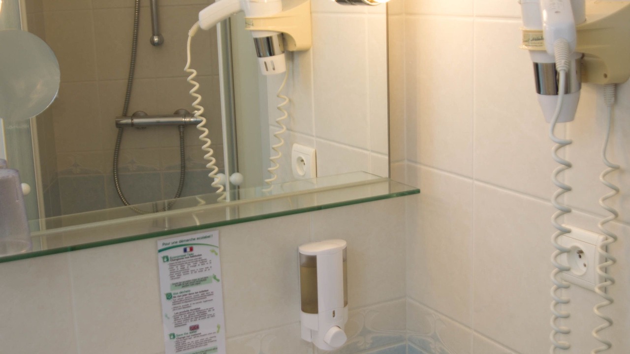 Photo of Bathroom in Downtown Angers