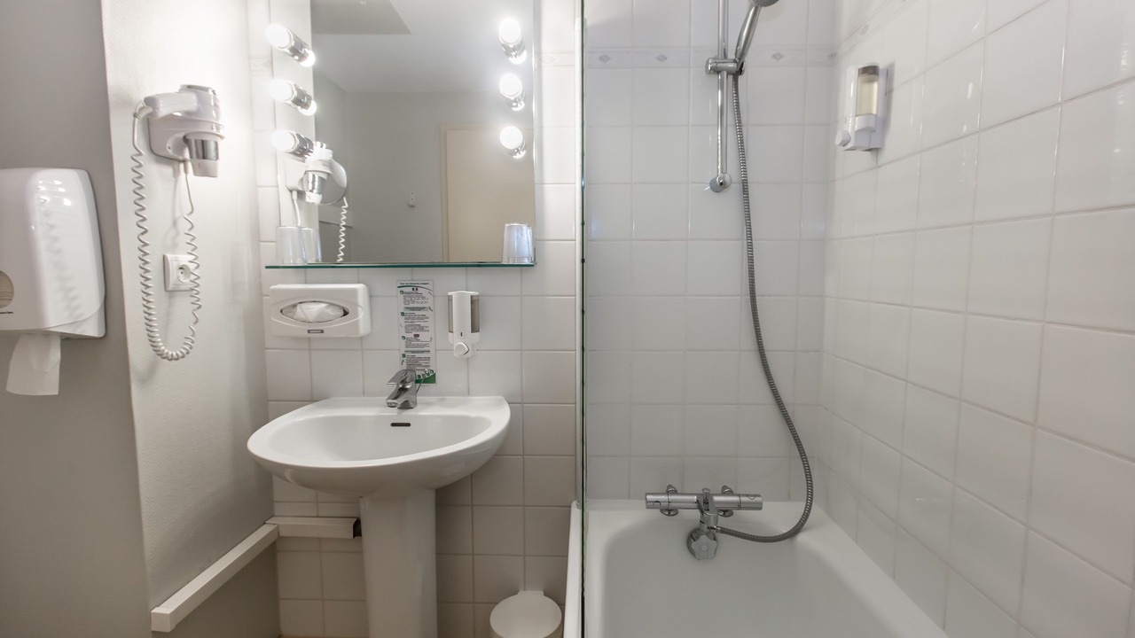 Photo of Bathroom in Downtown Angers