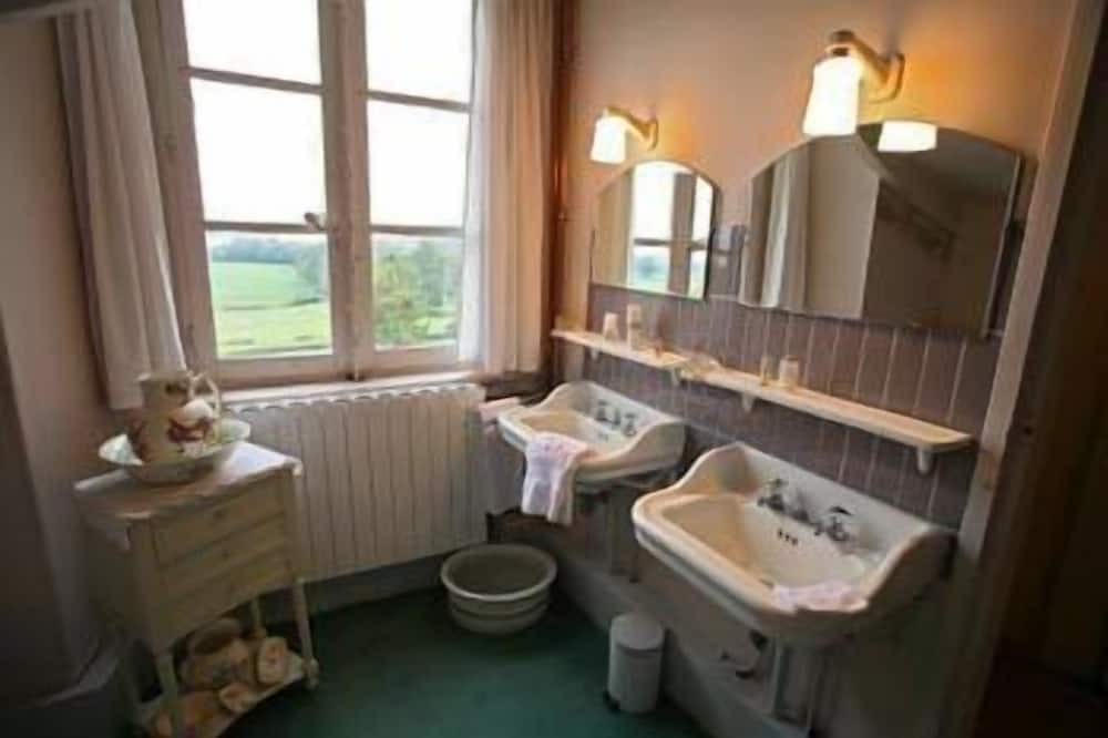 Photo of Bathroom in Sens-Beaujeu