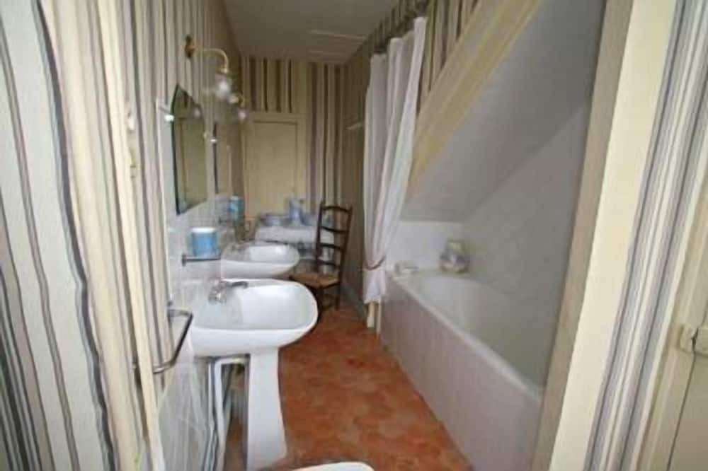 Photo of Bathroom in Sens-Beaujeu