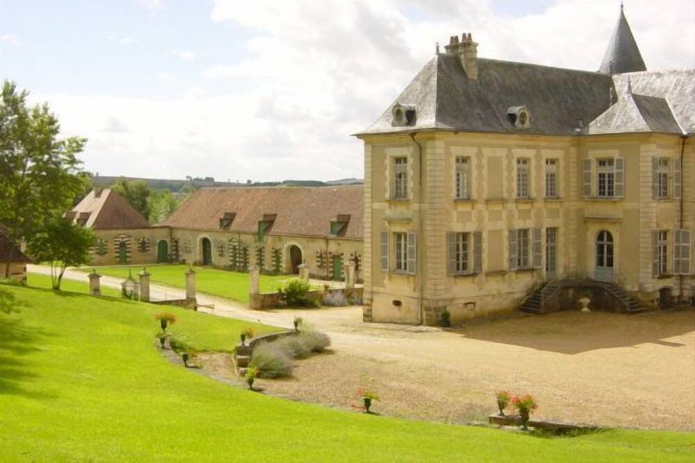 Photo of Outdoor in Sens-Beaujeu