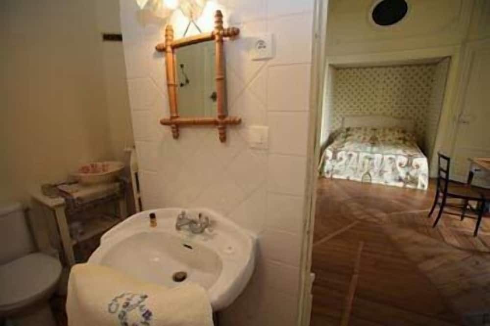 Photo of Bathroom in Sens-Beaujeu