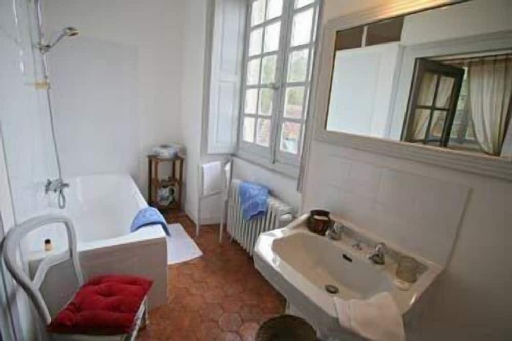 Photo of Bathroom in Sens-Beaujeu