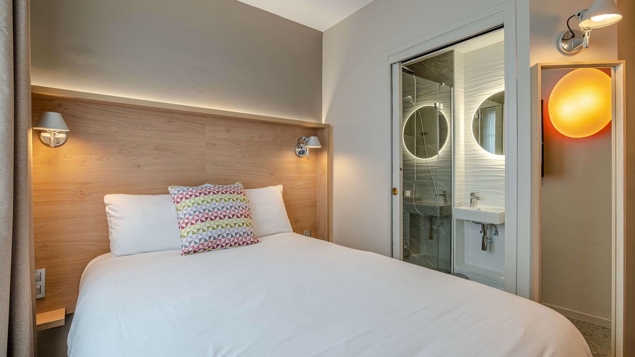 Photo of Bedroom in Caen City Centre