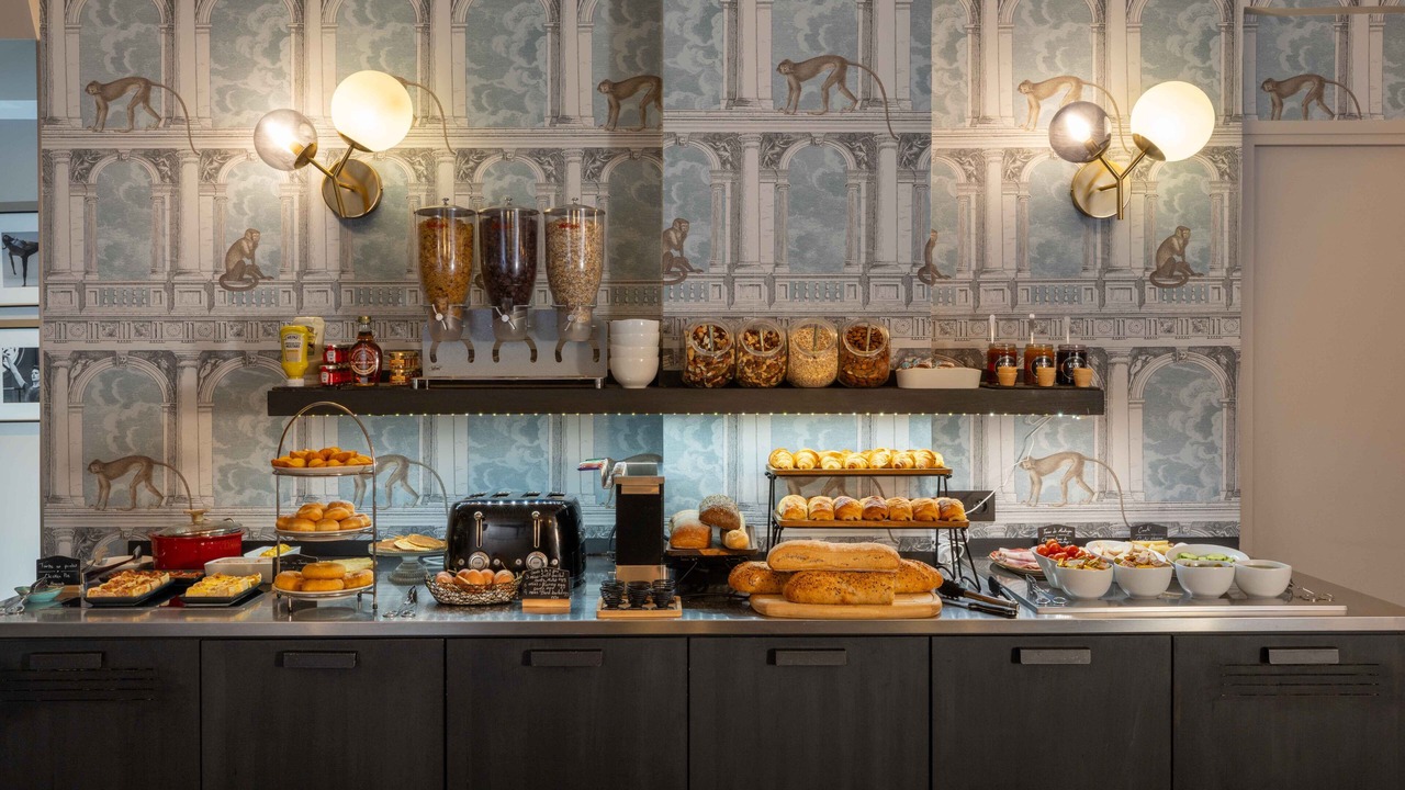 Photo of Others in Vivienne