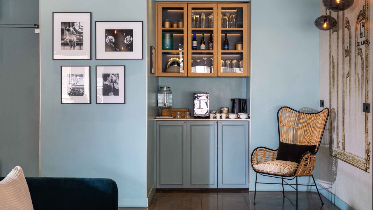 Photo of Others in Vivienne