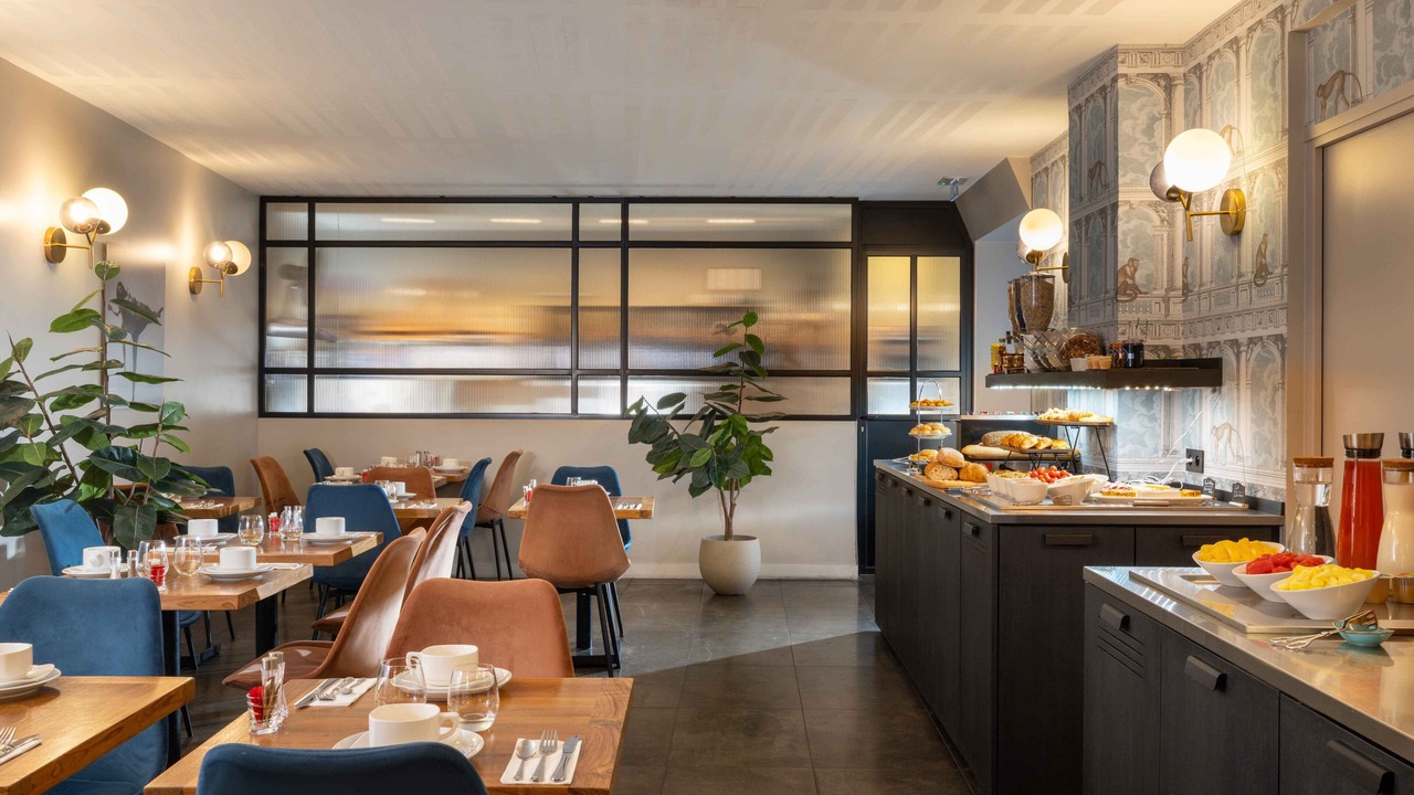 Photo of Others in Vivienne