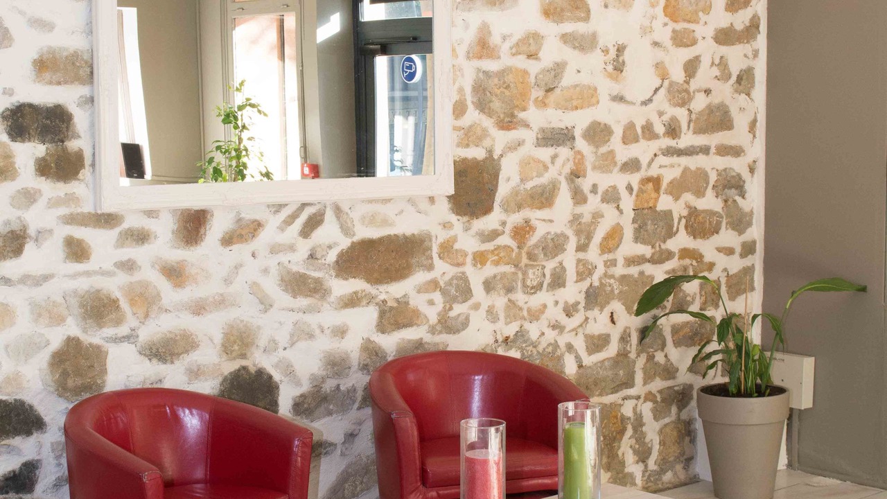 Photo of Others in Faubourg