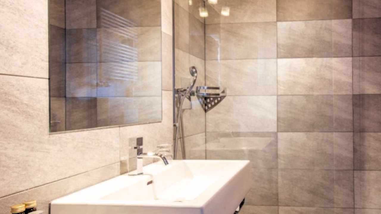Photo of Others in Noes