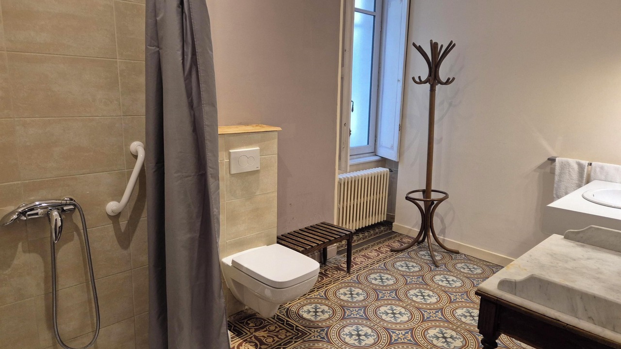 Photo of Bathroom in Centre