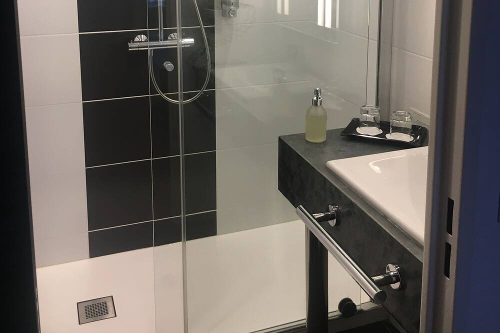 Photo of Bathroom in Arts-et-Metiers