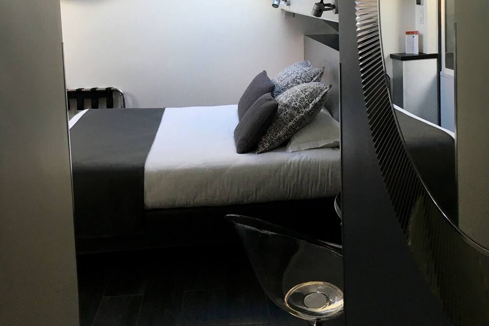 Photo of Bedroom in Arts-et-Metiers