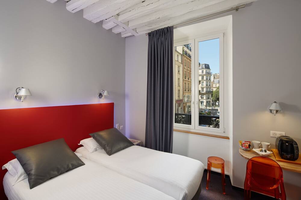 Photo of Bedroom in Arts-et-Metiers