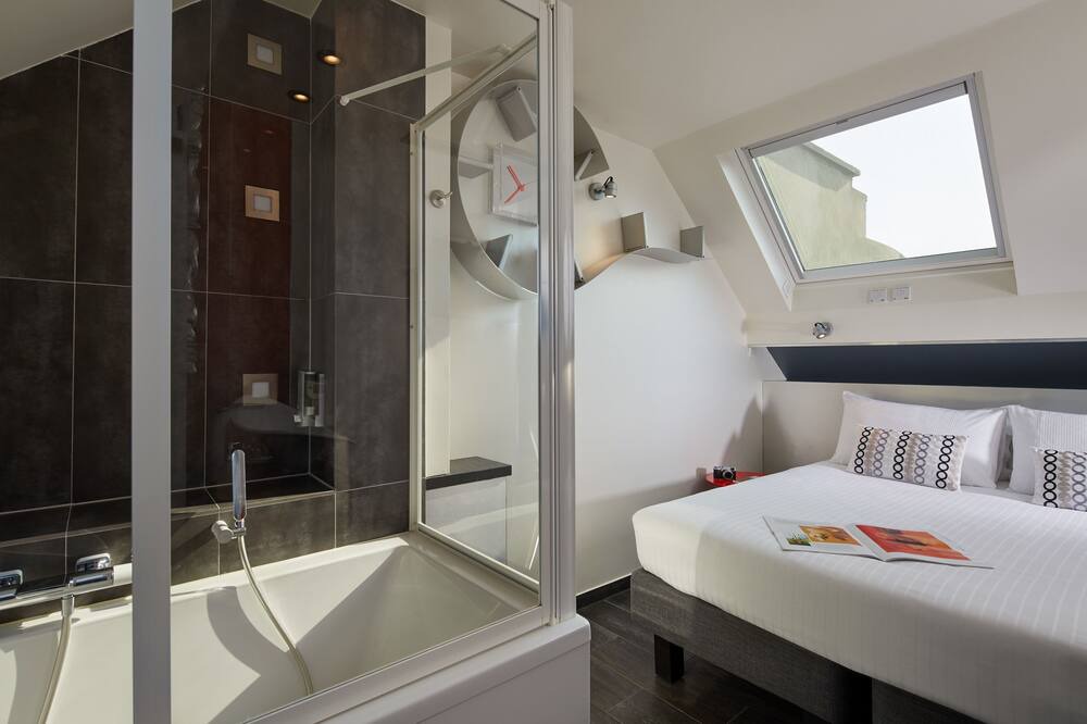 Photo of Bedroom in Arts-et-Metiers