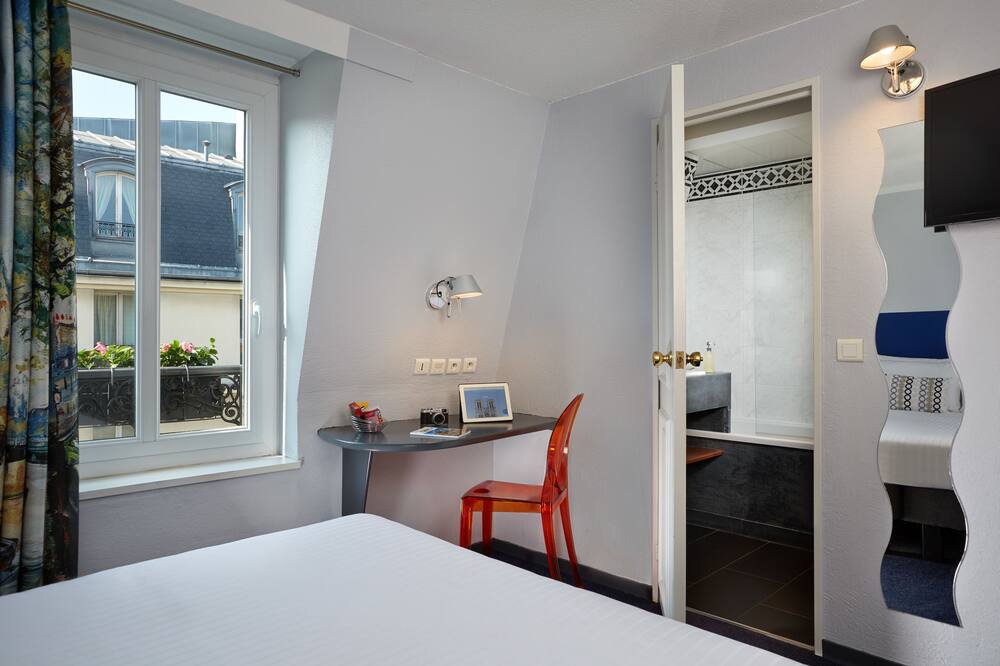 Photo of Bedroom in Arts-et-Metiers