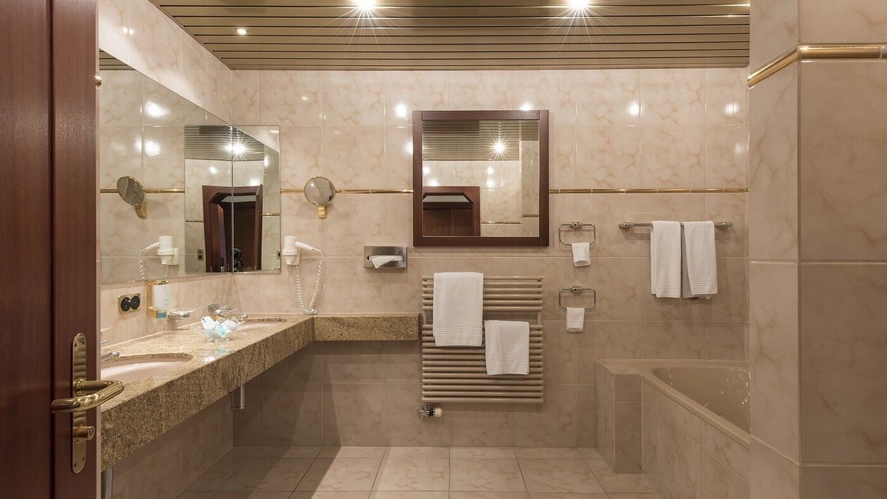 Photo of Bathroom in Horn