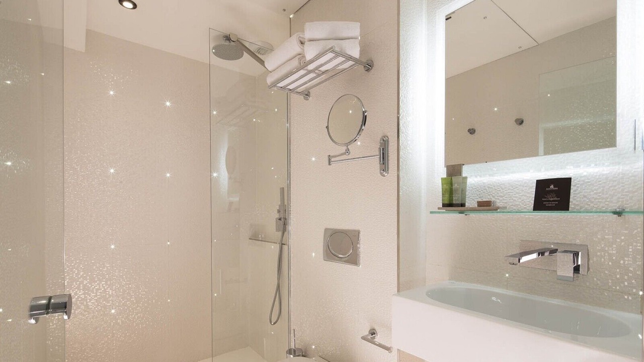 Photo of Bathroom in Quartier de la Folie-Mericourt