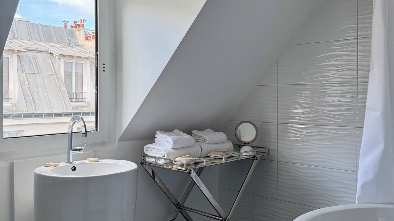 Photo of Bathroom in Quartier de la Folie-Mericourt
