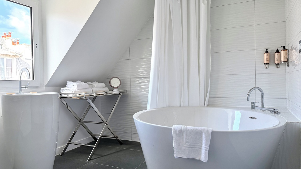 Photo of Bathroom in Quartier de la Folie-Mericourt