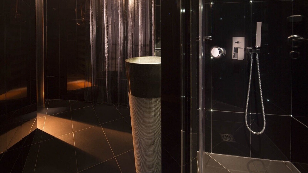 Photo of Bathroom in Quartier de la Folie-Mericourt