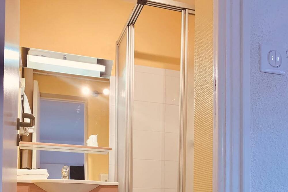 Photo of Bathroom in Besse-en-Chandesse