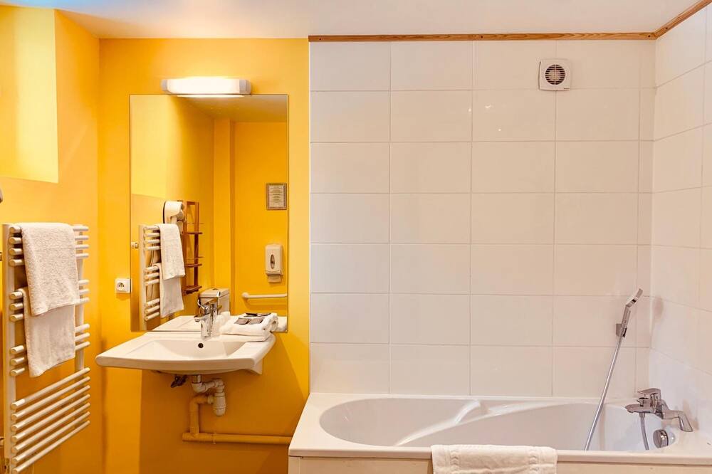 Photo of Bathroom in Besse-en-Chandesse